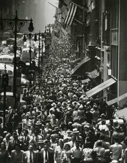 Andreas Feininger: „Lunch hour rush on 5th Avenue“, New York, 1950